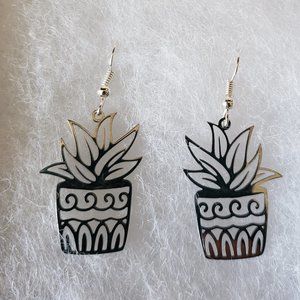 2/15$ Plant silver tone stainless steal earring